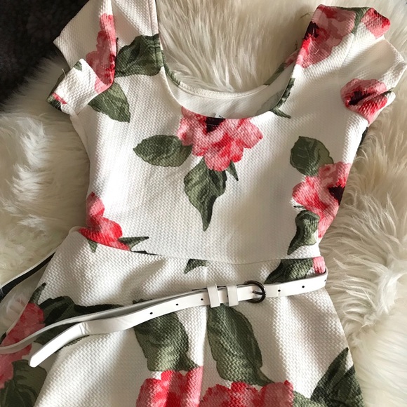 Papaya Dresses & Skirts - Cute floral papaya dress